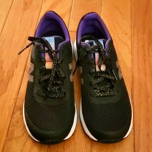 Black New Balance 455v2 Child Size 6